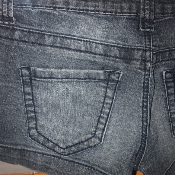 Jean Shorts - size 5 - Picture 5 of 8